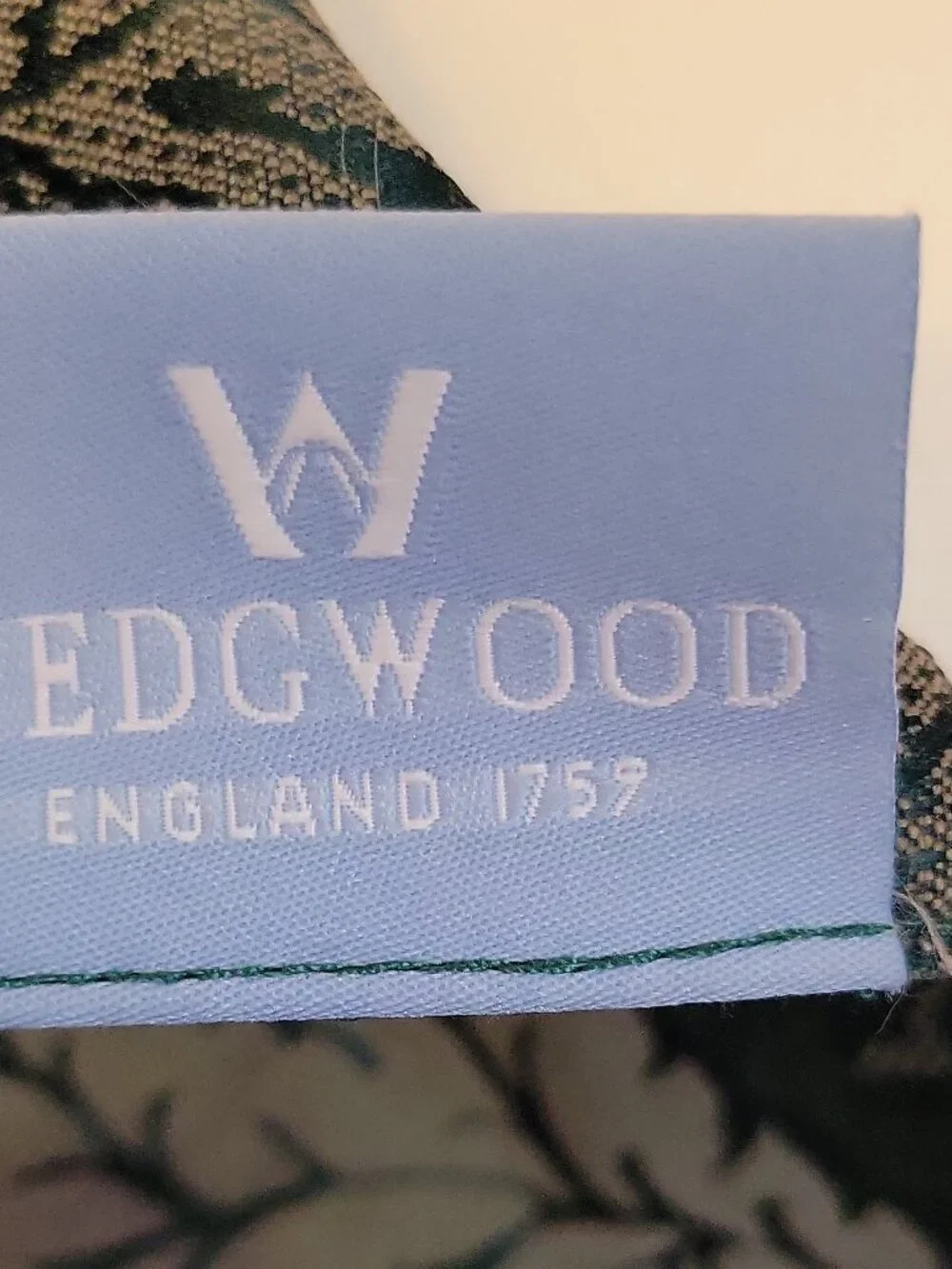 Wedgwood England 1759 Floral Damask  Lined Table Runner Green 86x16